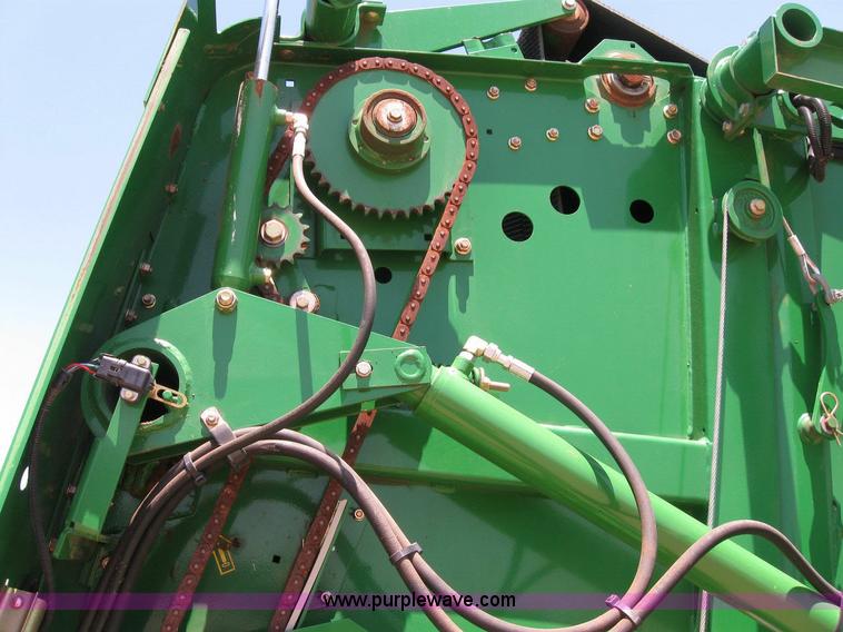 image for item 6933 2008 John Deere 582 silage special round baler