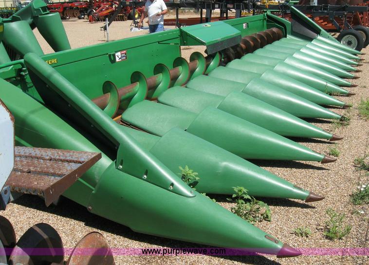 image for item 6937 2005 John Deere 1293 cornhead