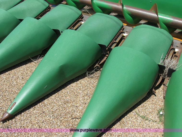 image for item 6937 2005 John Deere 1293 cornhead