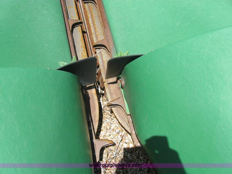 image for item 6937 2005 John Deere 1293 cornhead