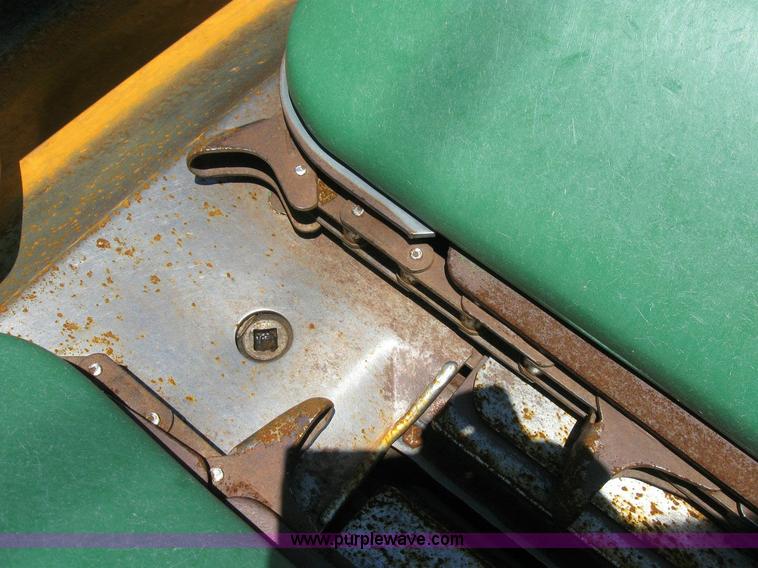 image for item 6937 2005 John Deere 1293 cornhead