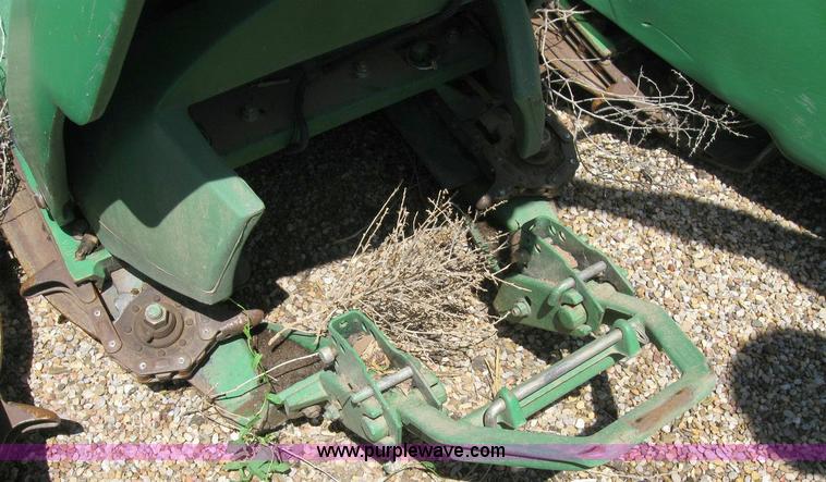 image for item 6937 2005 John Deere 1293 cornhead