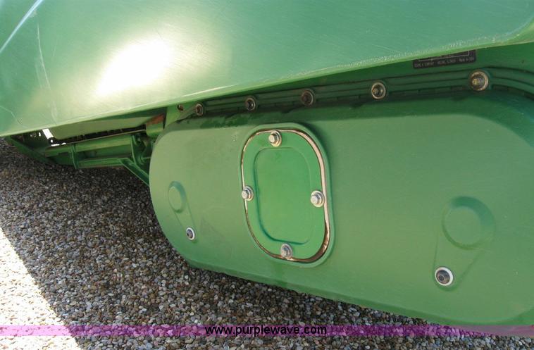 image for item 6937 2005 John Deere 1293 cornhead