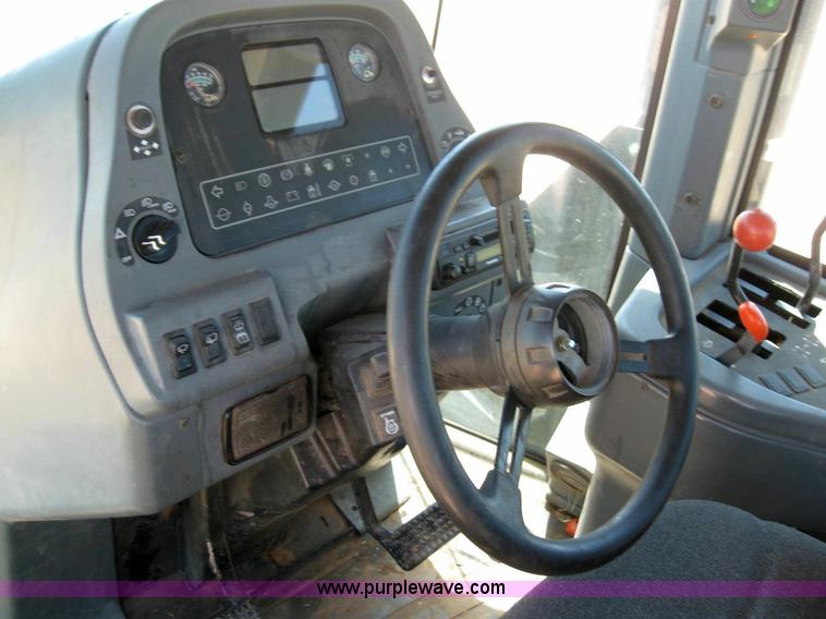 image for item 6939 1997 New Holland 9682 tractor