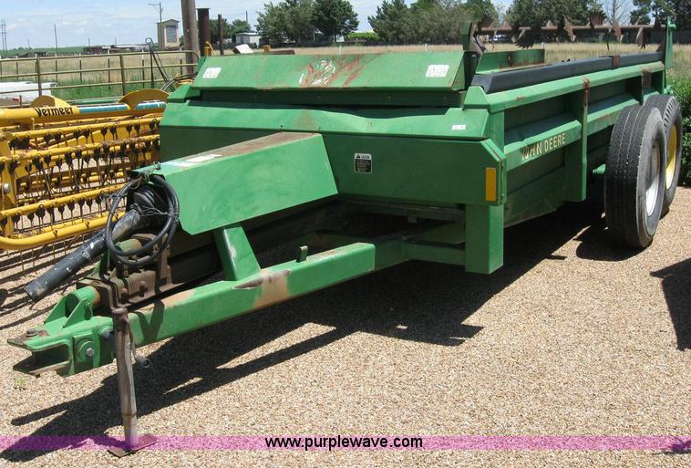 image for item 6943 John Deere 785 manure spreader