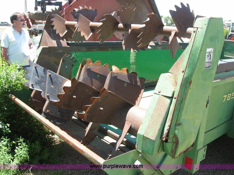 image for item 6943 John Deere 785 manure spreader