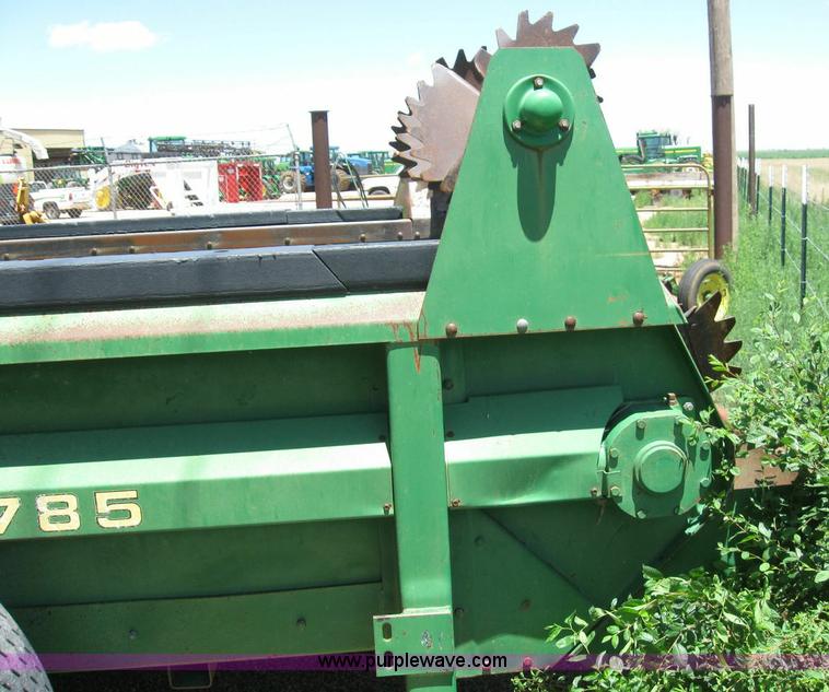 image for item 6943 John Deere 785 manure spreader