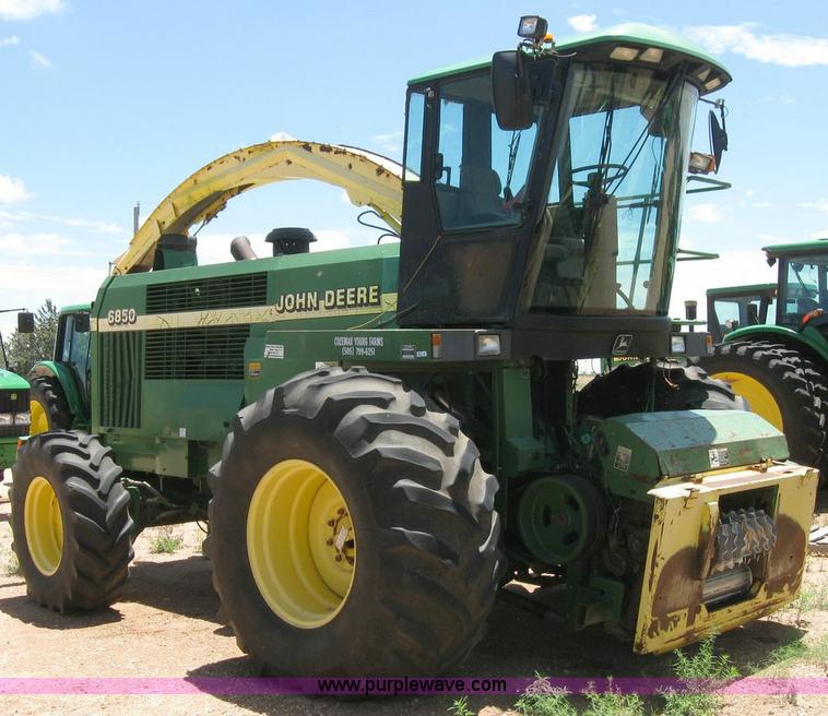 image for item 6945 1998 John Deere 6850 self-propelled forage harvester