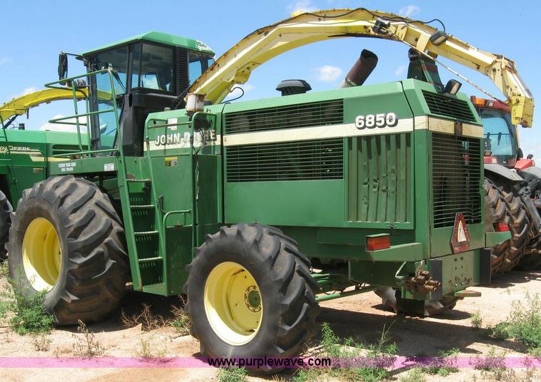 image for item 6945 1998 John Deere 6850 self-propelled forage harvester