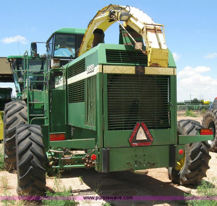 image for item 6945 1998 John Deere 6850 self-propelled forage harvester
