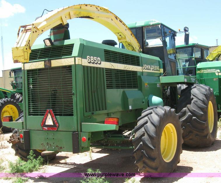 image for item 6945 1998 John Deere 6850 self-propelled forage harvester