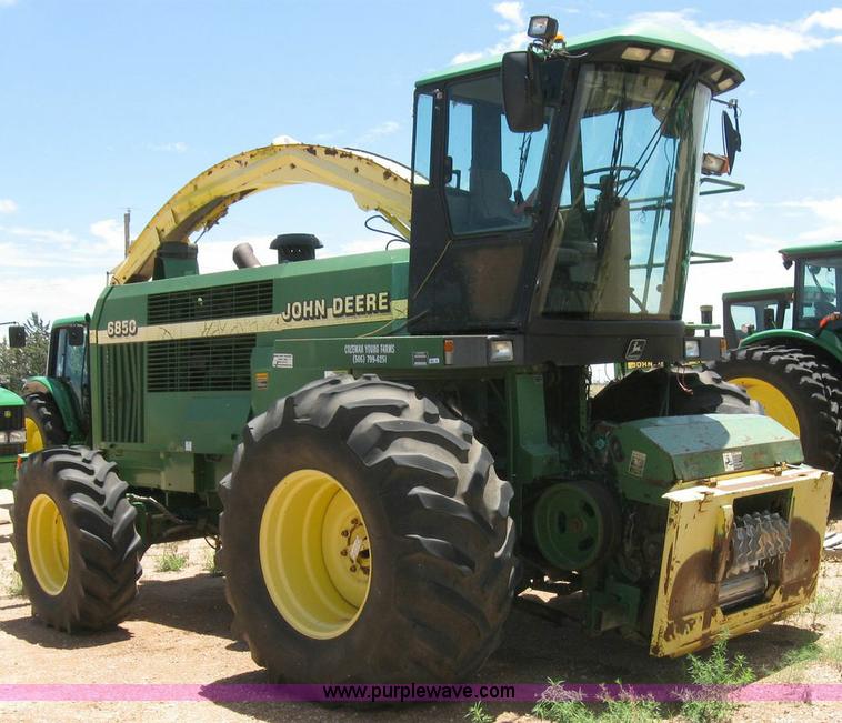 image for item 6945 1998 John Deere 6850 self-propelled forage harvester
