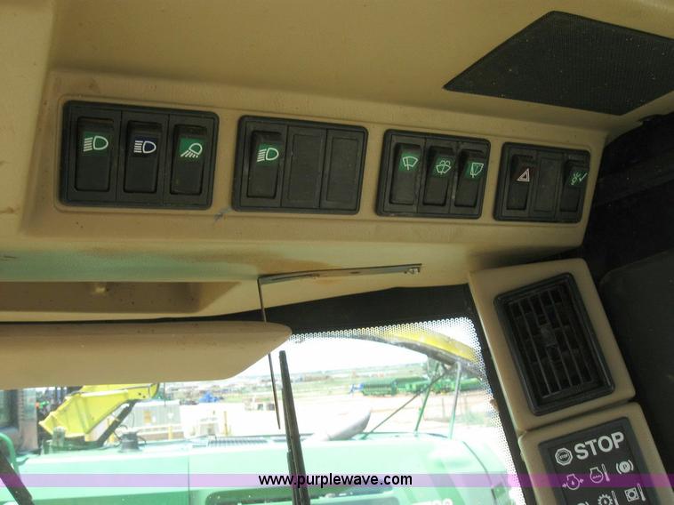 image for item 6945 1998 John Deere 6850 self-propelled forage harvester