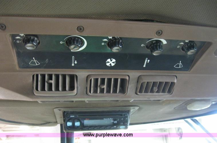 image for item 6965 1986 John Deere 4450 tractor