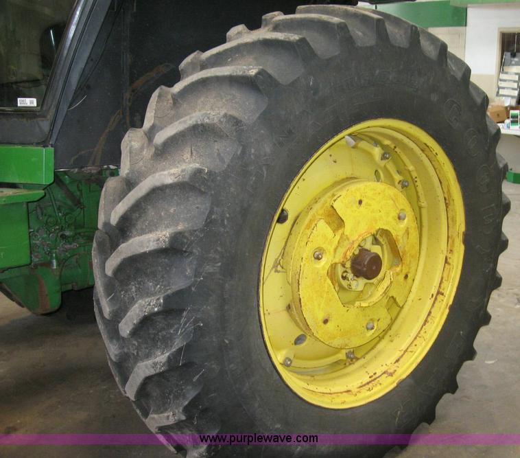 image for item 6965 1986 John Deere 4450 tractor