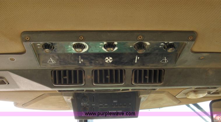 image for item 6970 1989 John Deere 4955 MFWD tractor