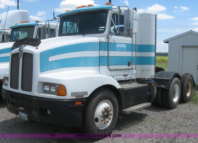 image for item 2000 1994 Kenworth Construct T400 semi truck