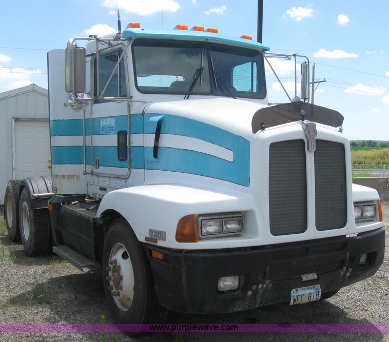 image for item 2000 1994 Kenworth Construct T400 semi truck