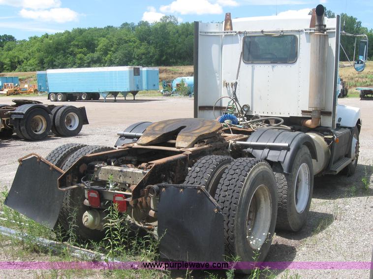 image for item 2000 1994 Kenworth Construct T400 semi truck