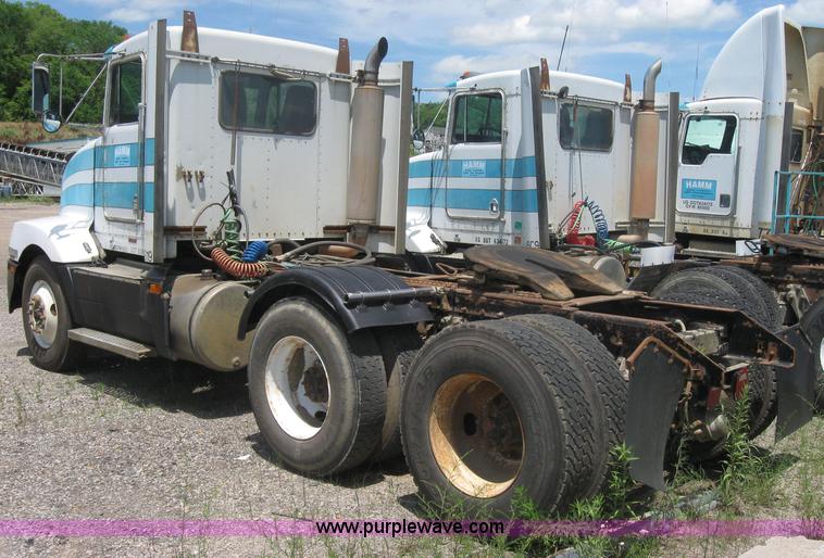 image for item 2000 1994 Kenworth Construct T400 semi truck