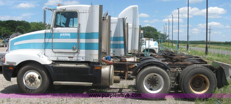 image for item 2000 1994 Kenworth Construct T400 semi truck