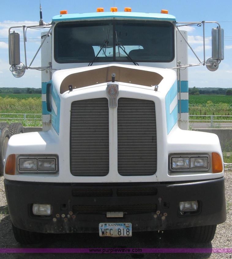 image for item 2000 1994 Kenworth Construct T400 semi truck