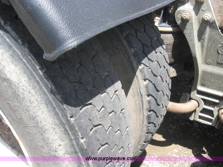 image for item 2000 1994 Kenworth Construct T400 semi truck