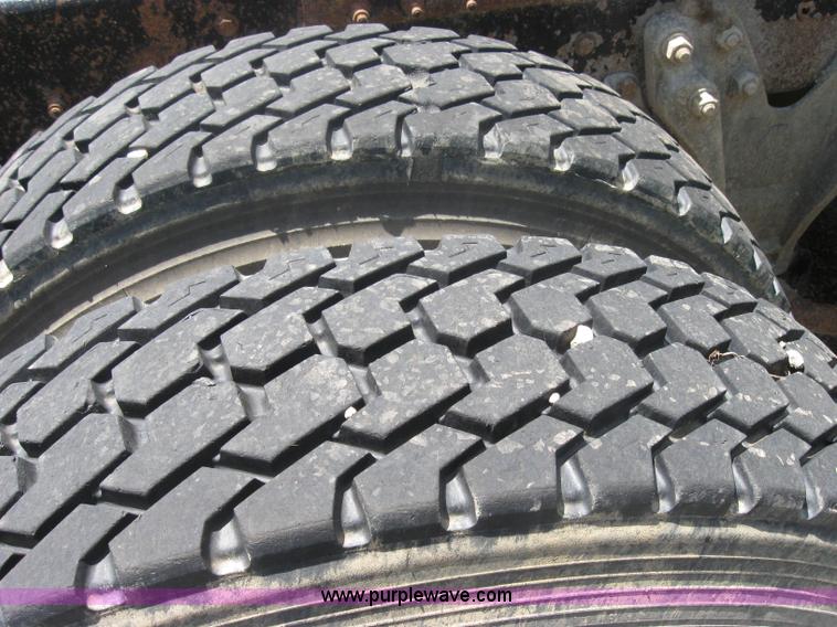 image for item 2000 1994 Kenworth Construct T400 semi truck