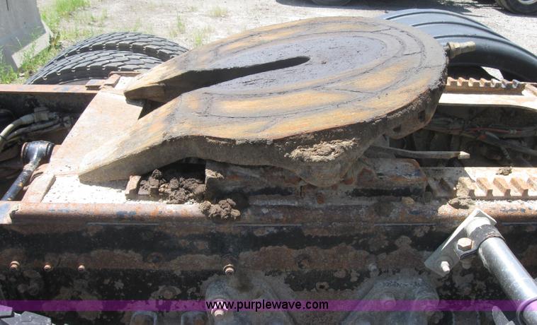 image for item 2000 1994 Kenworth Construct T400 semi truck