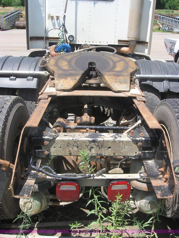 image for item 2000 1994 Kenworth Construct T400 semi truck