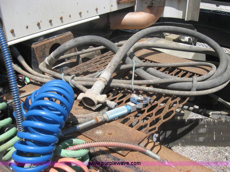 image for item 2000 1994 Kenworth Construct T400 semi truck