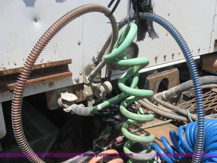 image for item 2000 1994 Kenworth Construct T400 semi truck