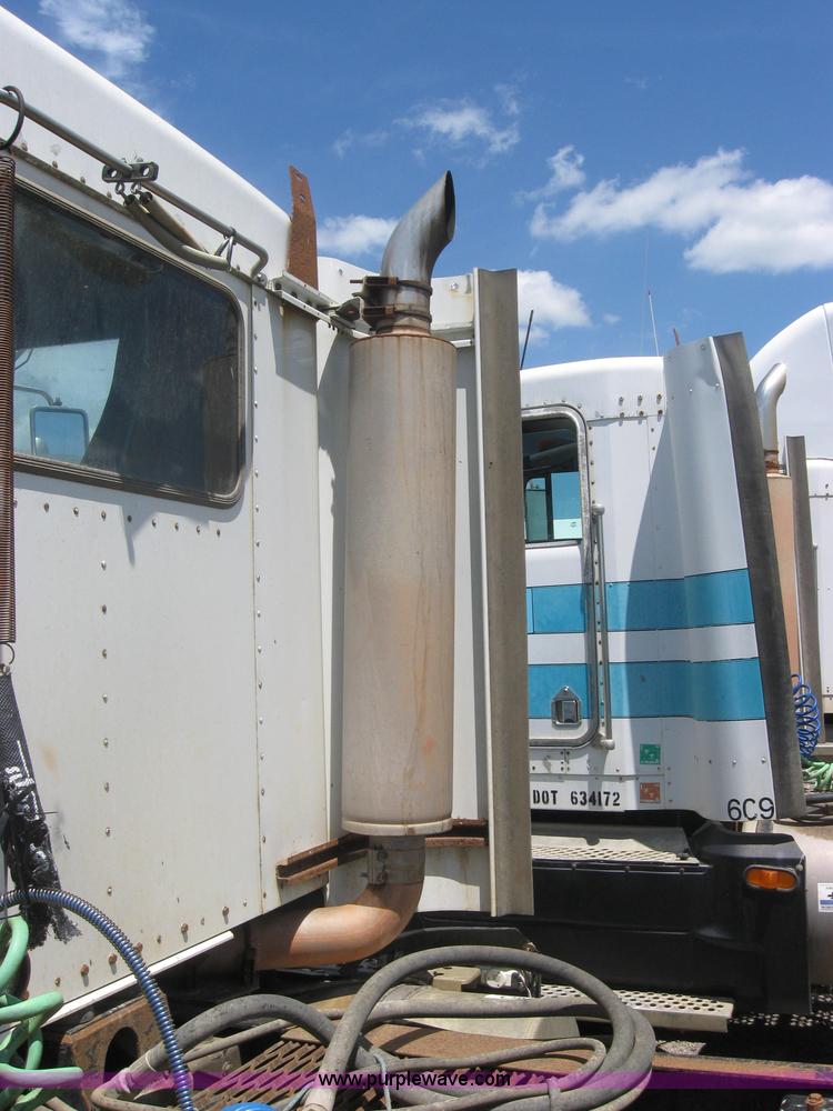 image for item 2000 1994 Kenworth Construct T400 semi truck