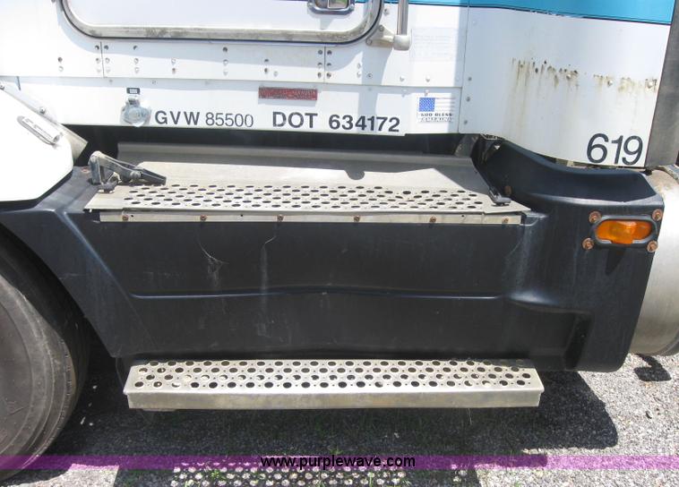 image for item 2000 1994 Kenworth Construct T400 semi truck