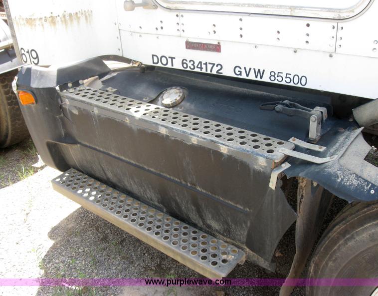 image for item 2000 1994 Kenworth Construct T400 semi truck