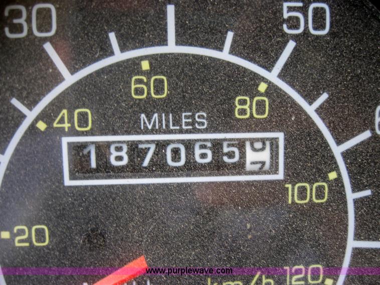 image for item 2000 1994 Kenworth Construct T400 semi truck