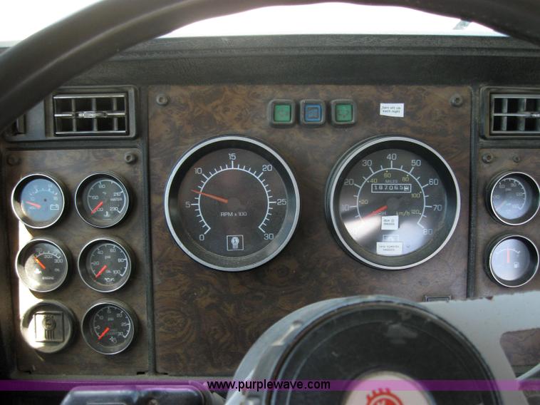 image for item 2000 1994 Kenworth Construct T400 semi truck