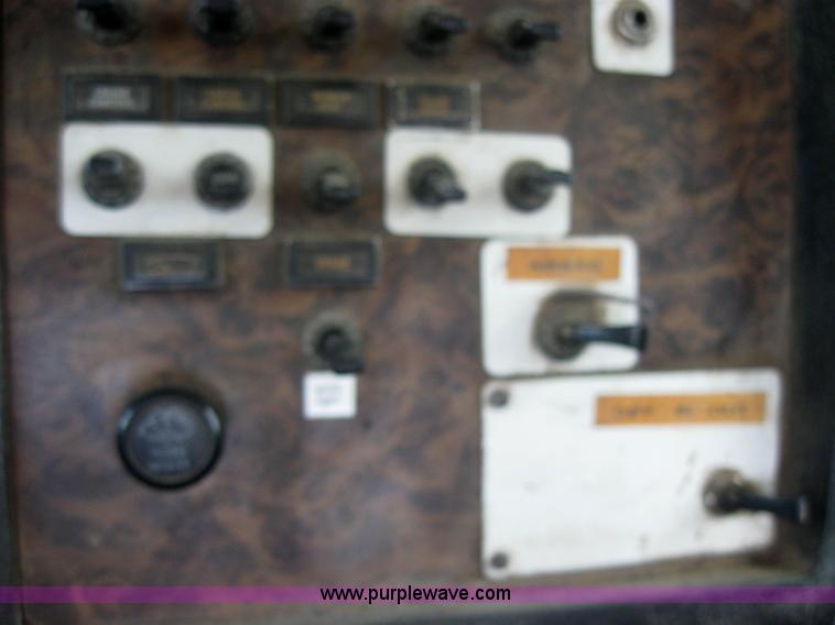 image for item 2000 1994 Kenworth Construct T400 semi truck