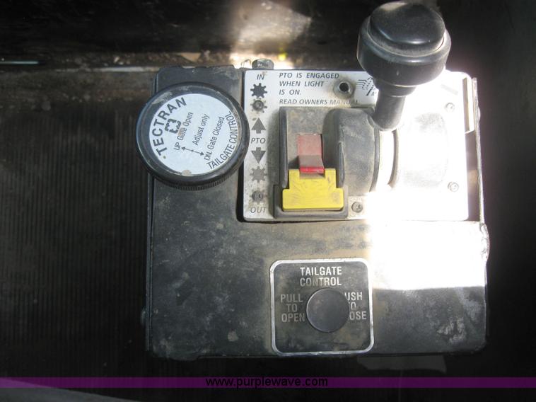 image for item 2000 1994 Kenworth Construct T400 semi truck