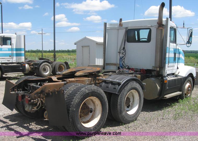 image for item 2001 1994 Kenworth Contruct T400 semi truck