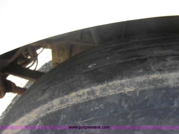 image for item 2001 1994 Kenworth Contruct T400 semi truck