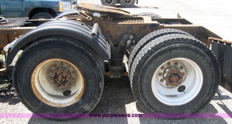 image for item 2001 1994 Kenworth Contruct T400 semi truck