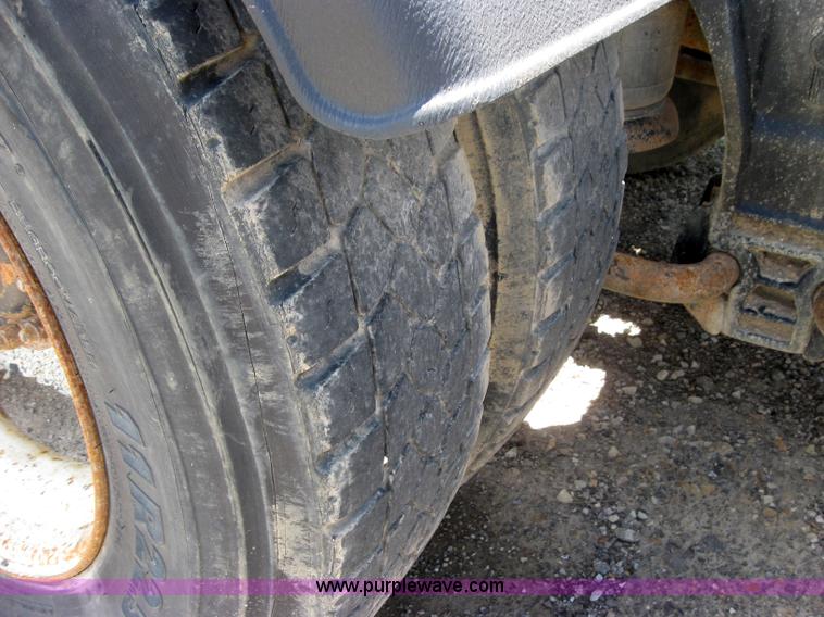 image for item 2001 1994 Kenworth Contruct T400 semi truck