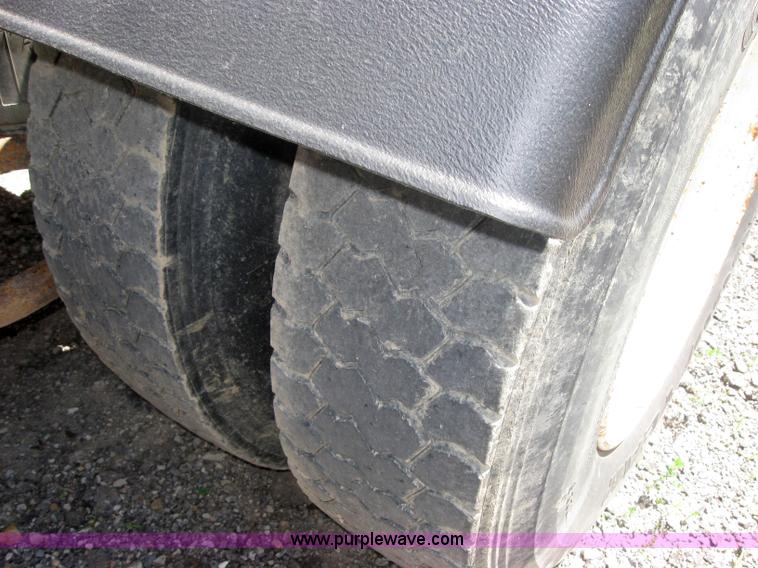 image for item 2001 1994 Kenworth Contruct T400 semi truck