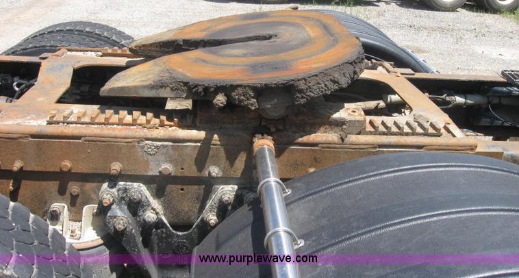 image for item 2001 1994 Kenworth Contruct T400 semi truck