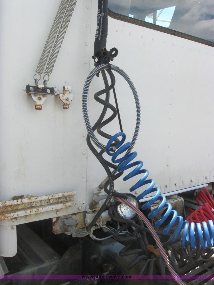 image for item 2001 1994 Kenworth Contruct T400 semi truck