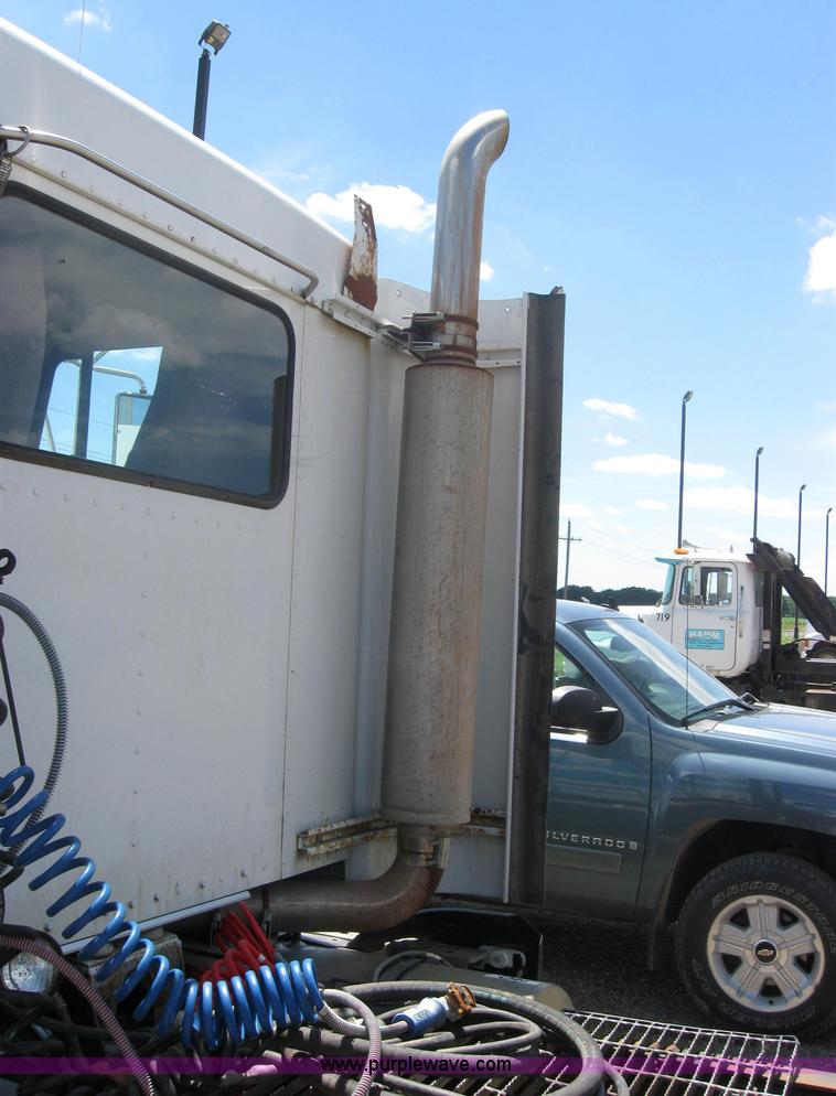 image for item 2001 1994 Kenworth Contruct T400 semi truck