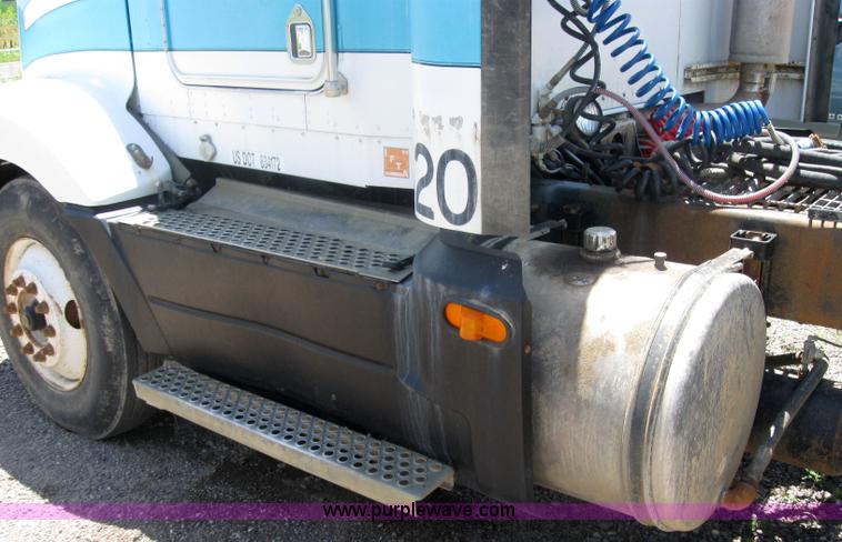 image for item 2001 1994 Kenworth Contruct T400 semi truck