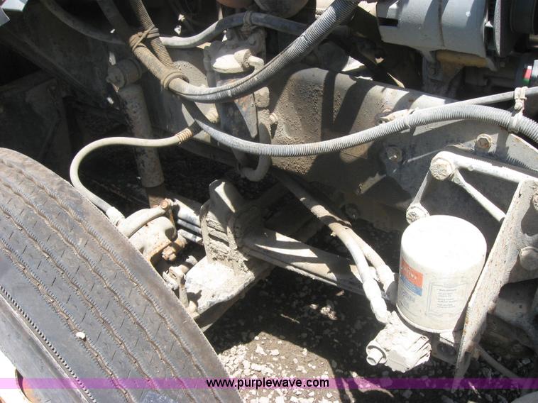 image for item 2001 1994 Kenworth Contruct T400 semi truck