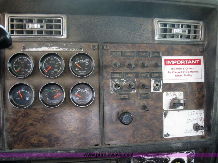 image for item 2001 1994 Kenworth Contruct T400 semi truck